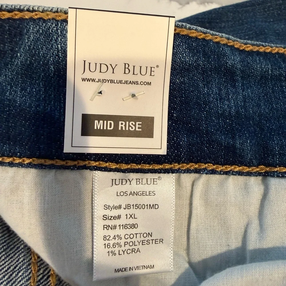 Judy Blue Ripped Indigo Jean Shorts, 1XL - Picture 4 of 5